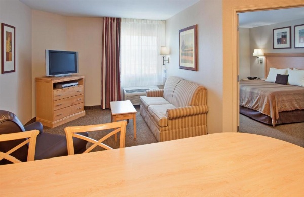 Candlewood Suites Junction City - Ft. Riley image 26