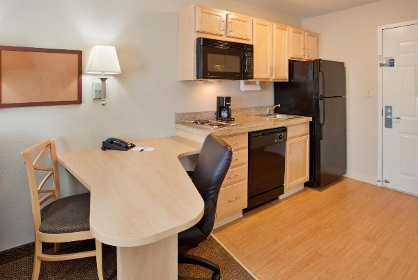 Candlewood Suites Junction City - Ft. Riley image 3